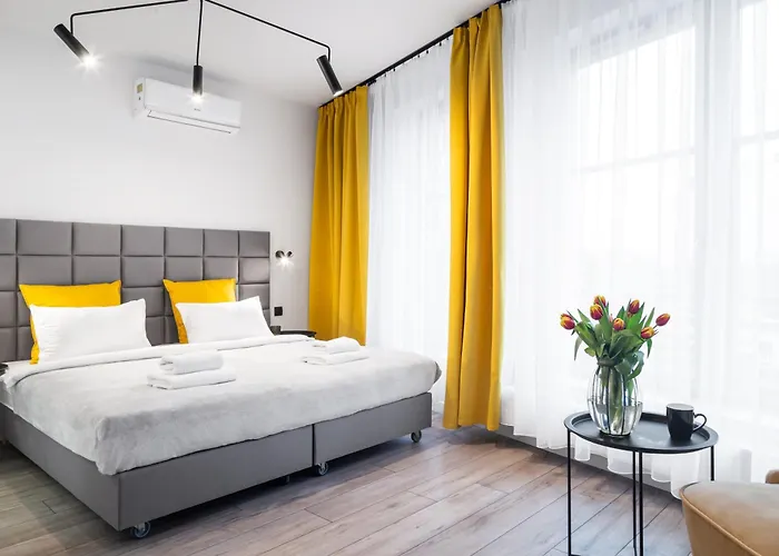 HOUSEHOST Apartment: Miodowa 42/8b street